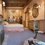 Historical Center - 165 Square Meter - 3 Bedrooms & 3 Bathrooms Lägenhet