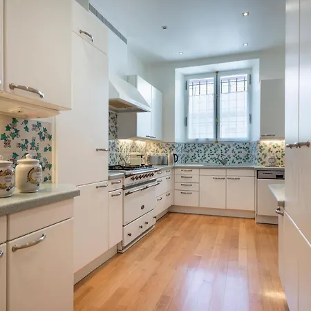 Historical Center - 165 Square Meter - 3 Bedrooms & 3 Bathrooms *