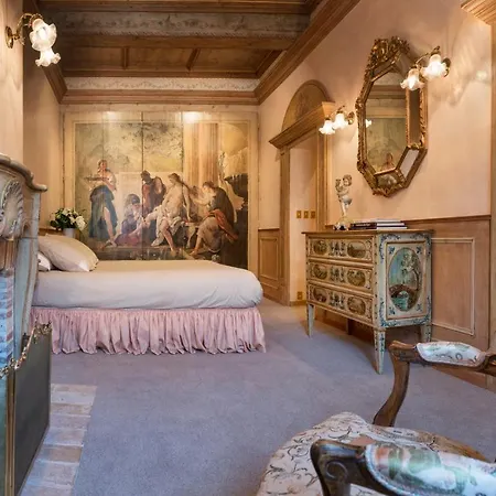 Historical Center - 165 Square Meter - 3 Bedrooms & 3 Bathrooms Appartamento