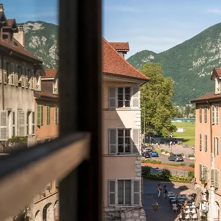 Historical Center - 165 Square Meter - 3 Bedrooms & 3 Bathrooms Annecy