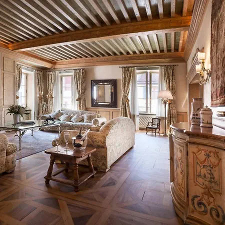 Apartment Historical Center - 165 Square Meter - 3 Bedrooms & 3 Bathrooms *