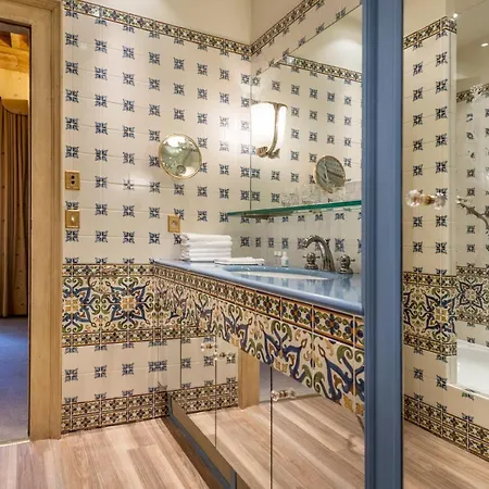 Historical Center - 165 Square Meter - 3 Bedrooms & 3 Bathrooms Apartment *